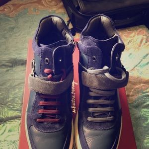 Nayon Ferragamo men high top size 8D ( 9 us )